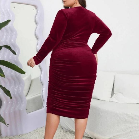 Plus Size Luxe Velvet Ruched Deep Plunge V Neck Evening Party Bodycon Dress - Picture 11 of 16